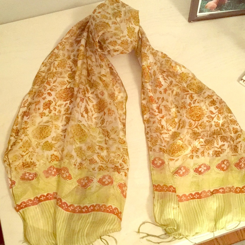 Green and brown patterned sold scarf